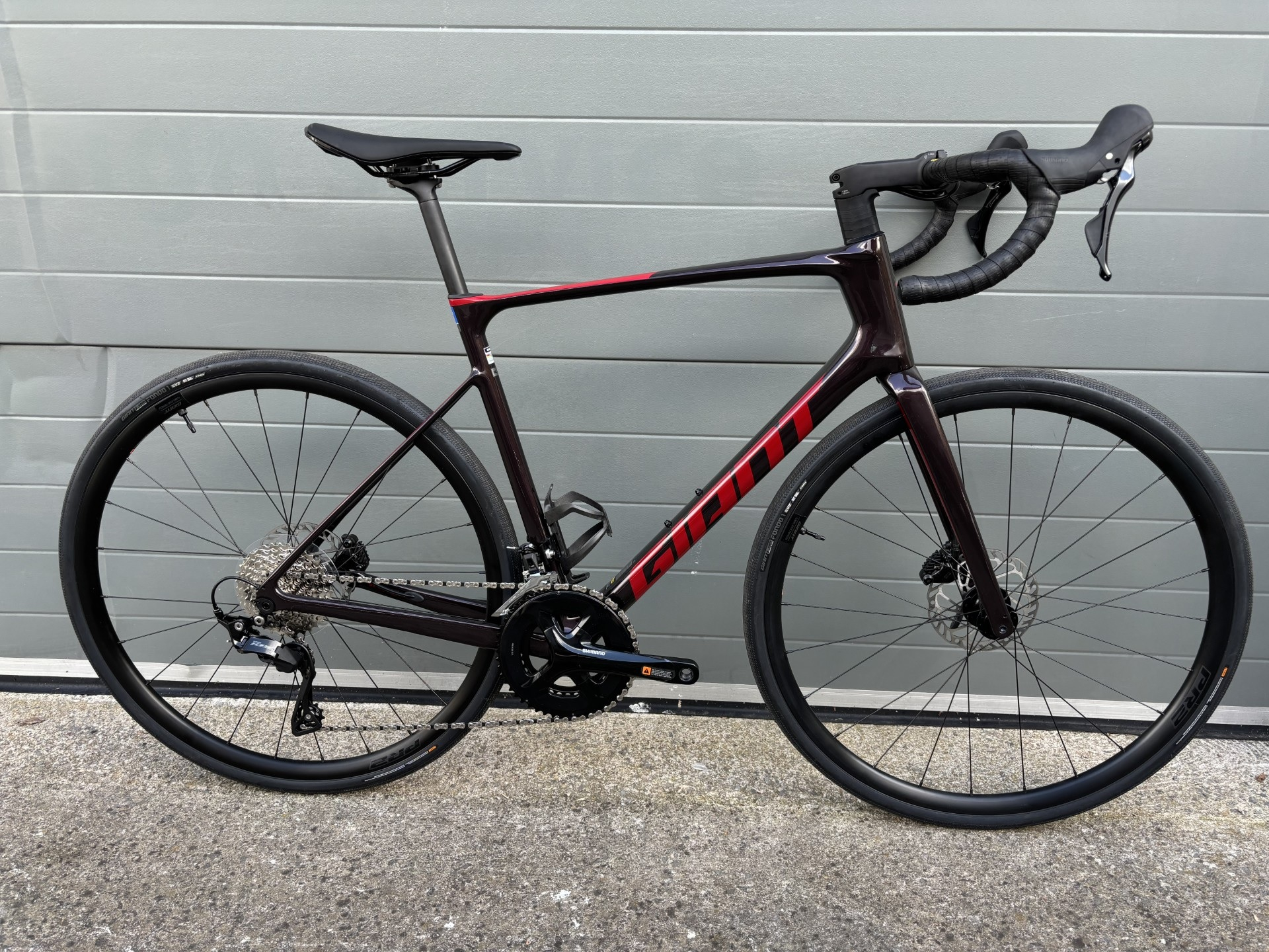 Giant Defy Advanced Road Bike SHOP SOILED PAINT DAMAGED